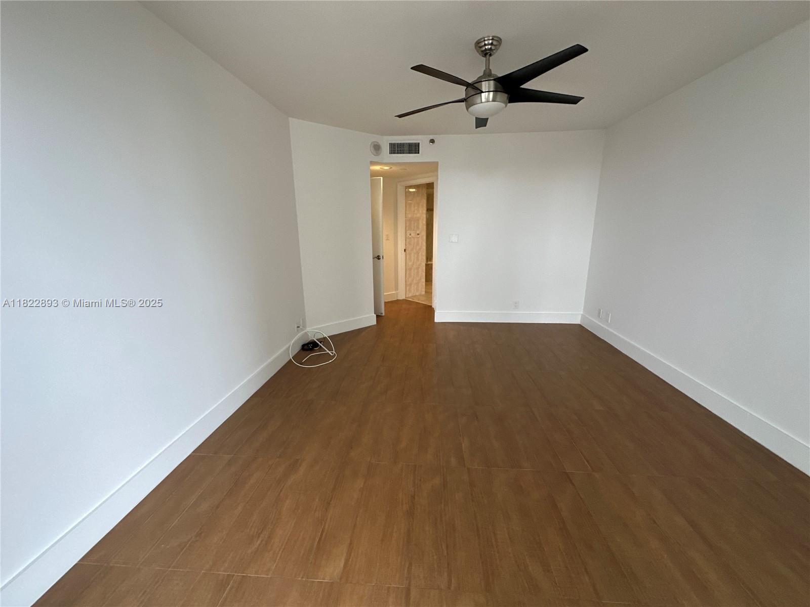 Photo of 20185 Country Club Dr  #1105, Aventura, Florida, 33180 - 