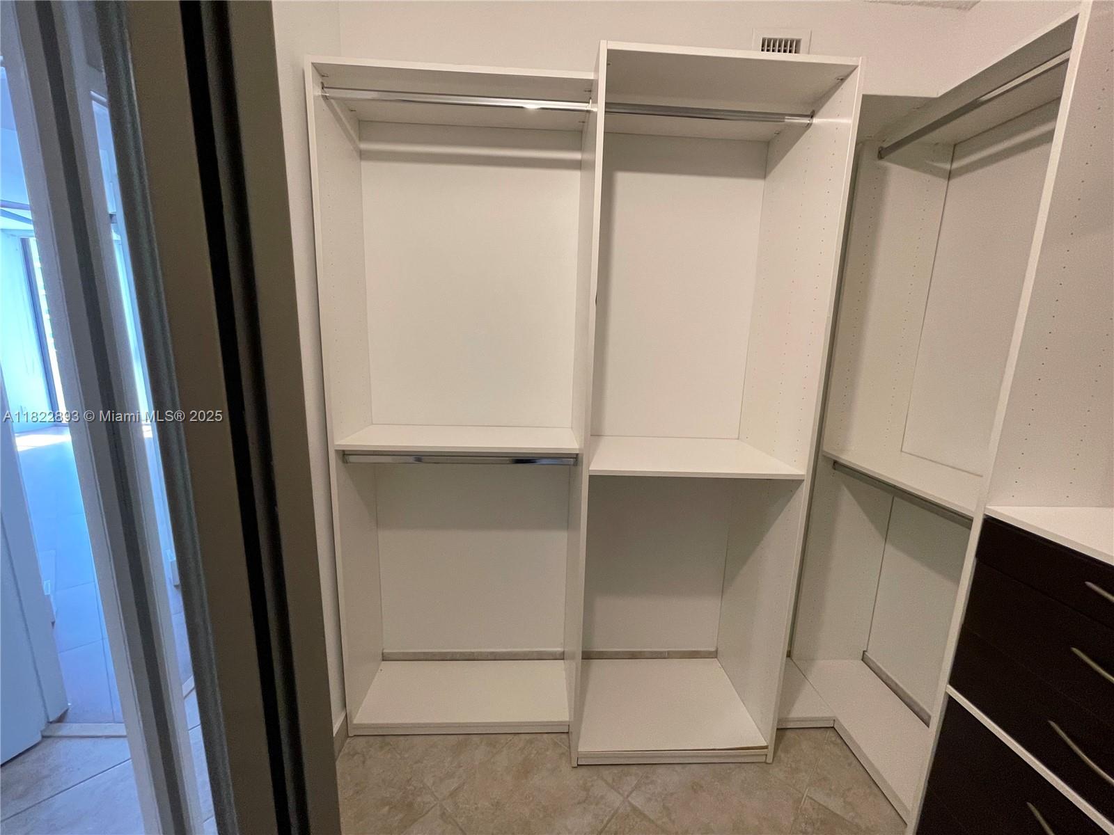 Photo of 20185 Country Club Dr  #1105, Aventura, Florida, 33180 - 