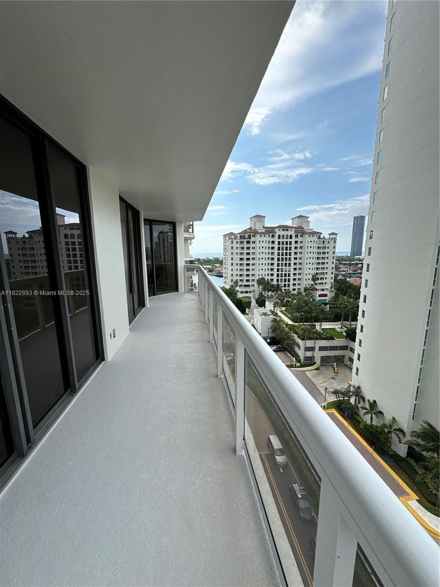 Photo of 20185 Country Club Dr  #1105, Aventura, Florida, 33180 - 
