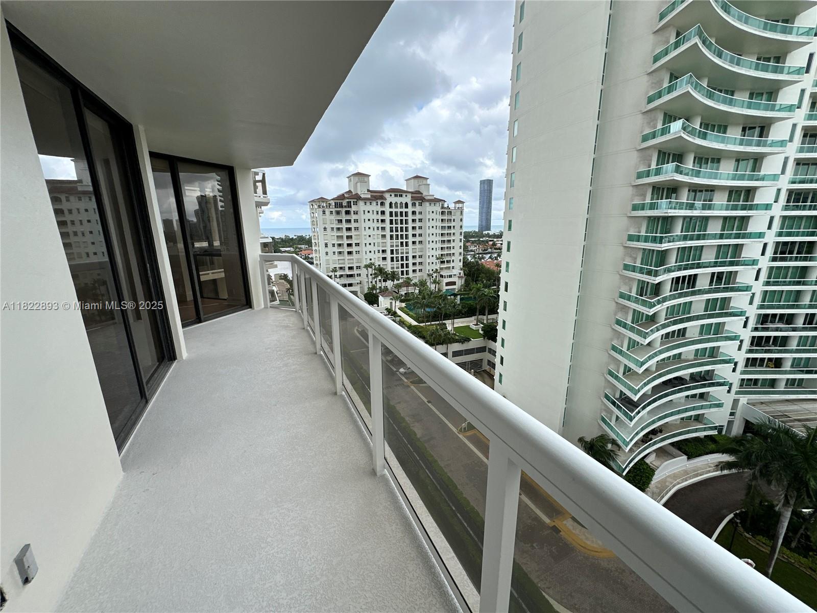 Photo of 20185 Country Club Dr  #1105, Aventura, Florida, 33180 - 