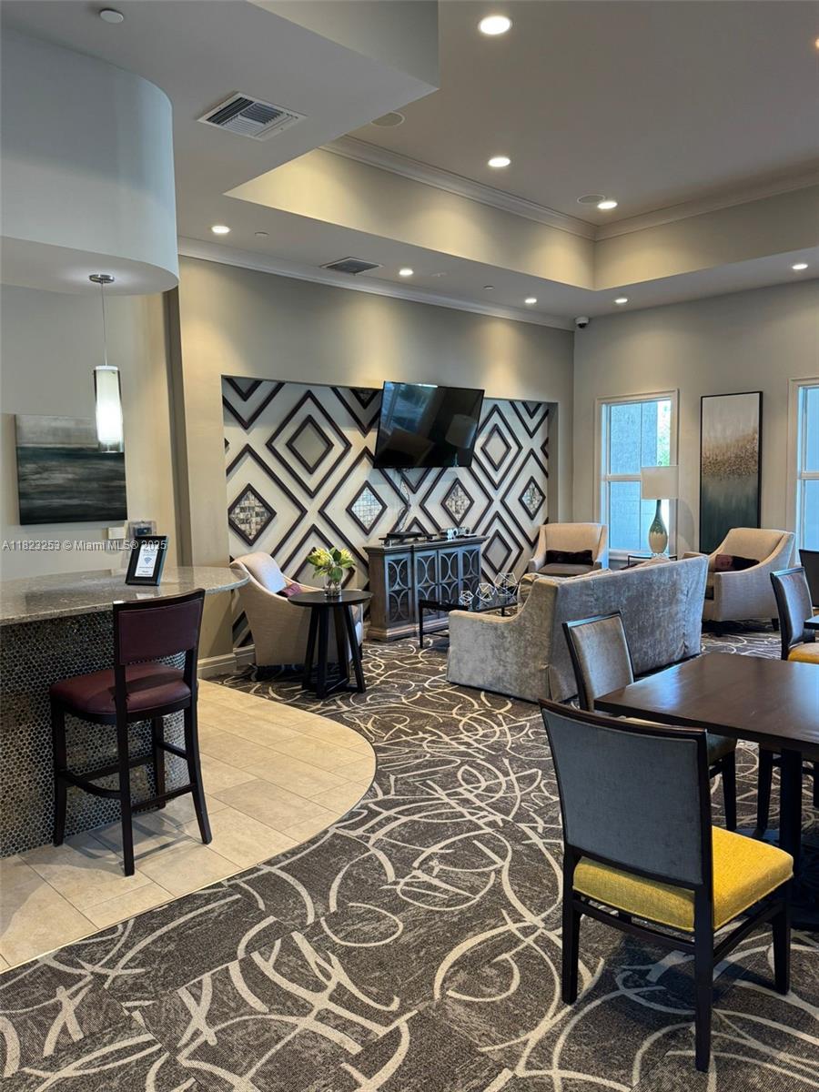 See details 4255 4 / 3 2164 sq. ft. $ 2025-08-13 0 Photo