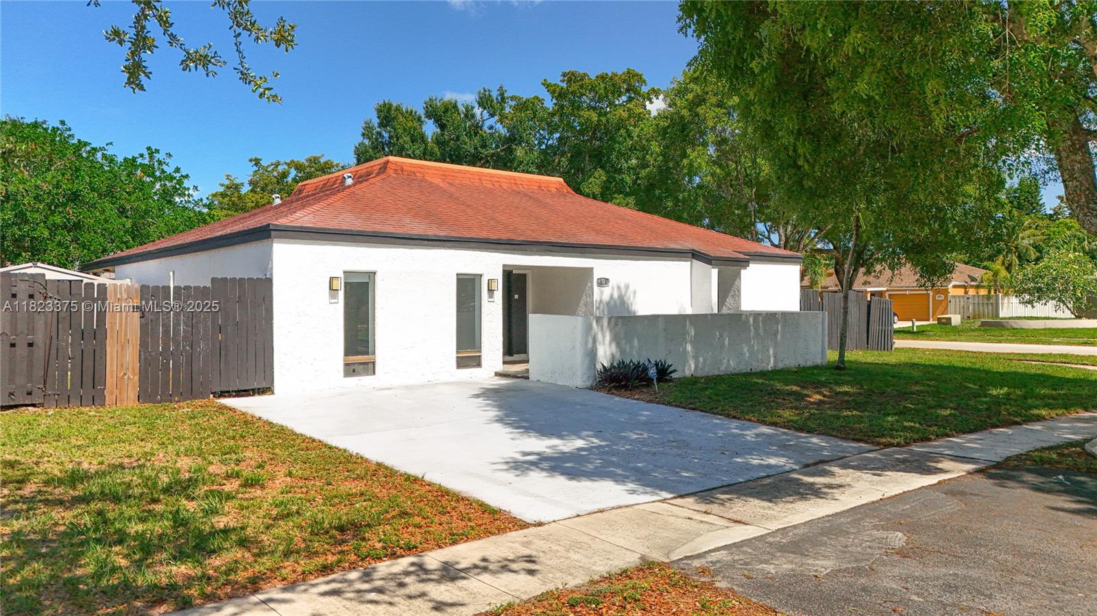 See details 4996 5 / 3 2402 sq. ft. $ 2025-08-22 0 Photo