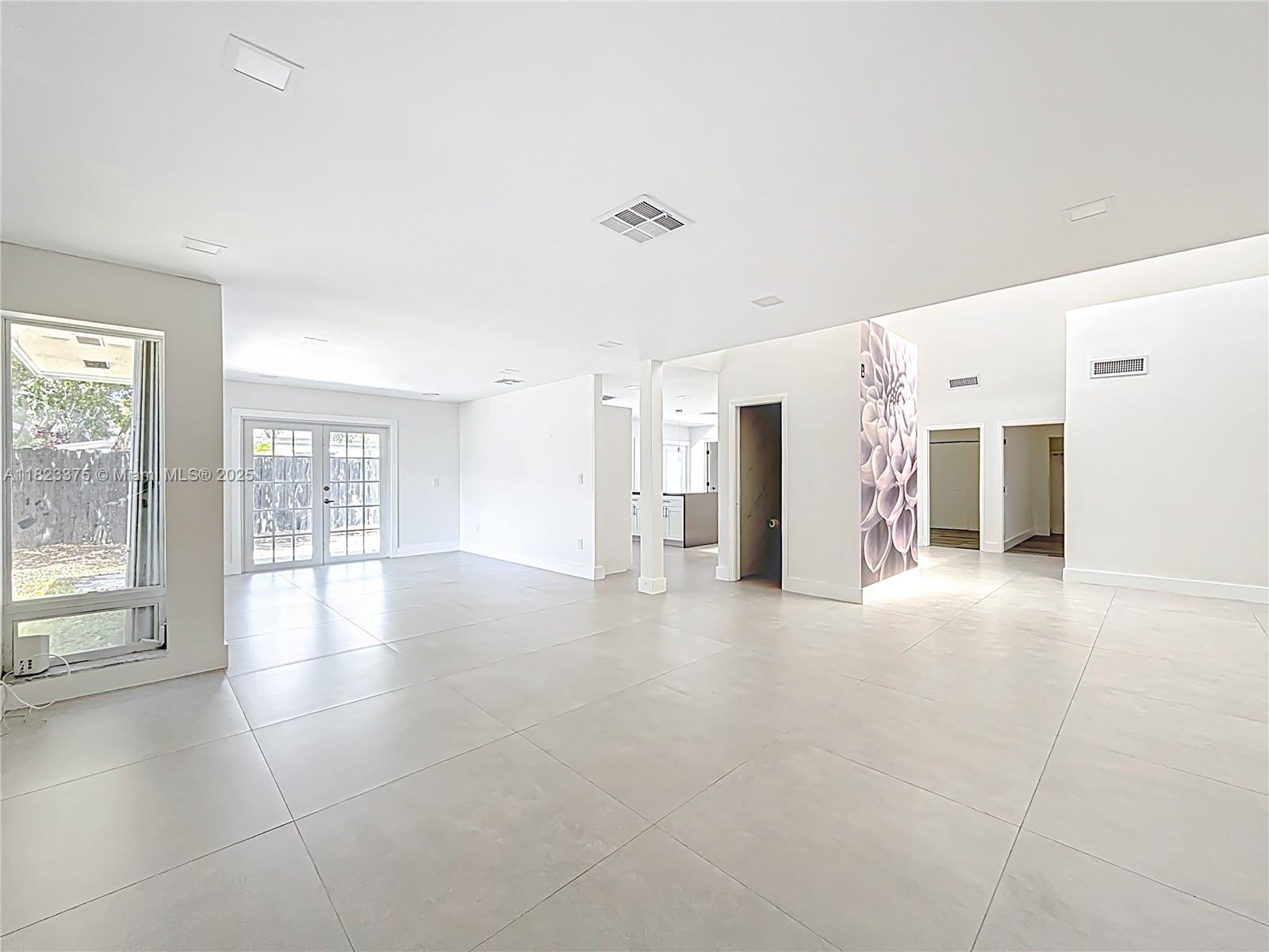 See details 4996 5 / 3 2402 sq. ft. $ 2025-08-22 0 Photo
