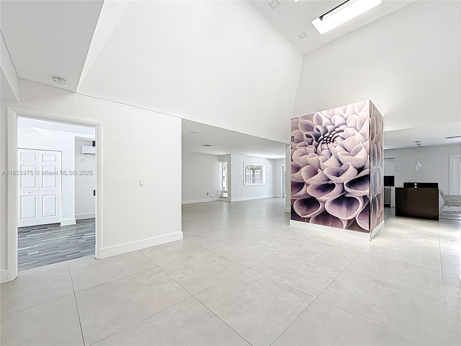 See details 4996 5 / 3 2402 sq. ft. $ 2025-08-22 0 Photo