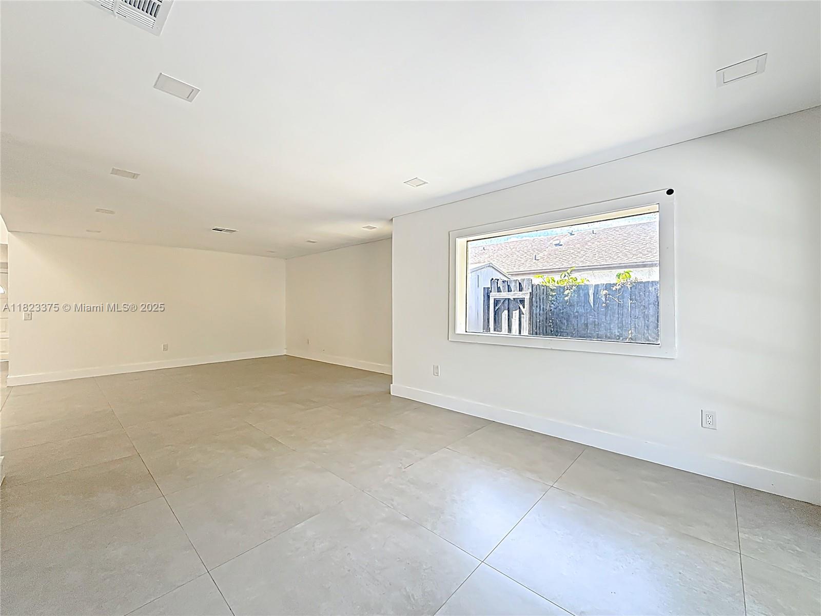 See details 4996 5 / 3 2402 sq. ft. $ 2025-08-22 0 Photo