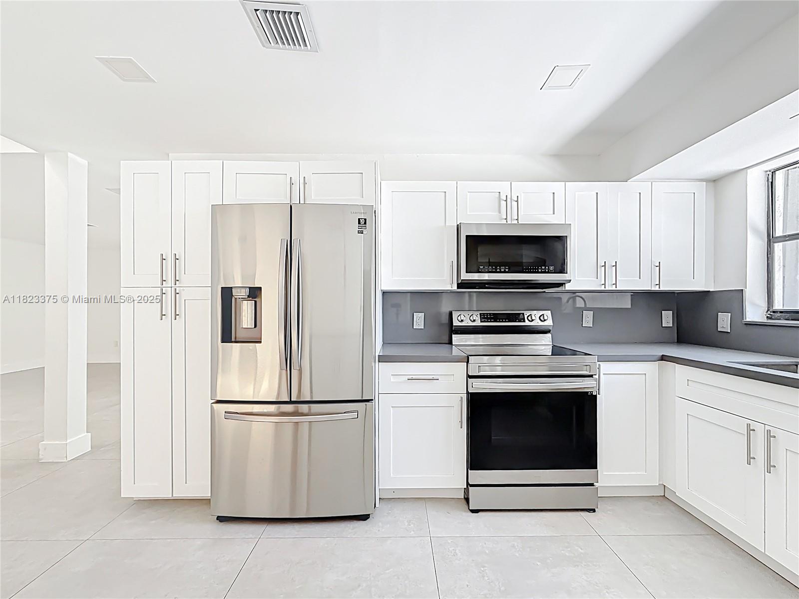 See details 4996 5 / 3 2402 sq. ft. $ 2025-08-22 0 Photo