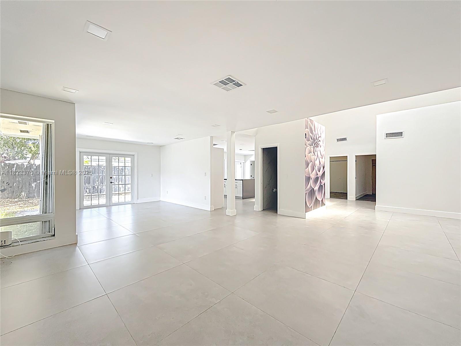 See details 4996 5 / 3 2402 sq. ft. $ 2025-08-22 0 Photo