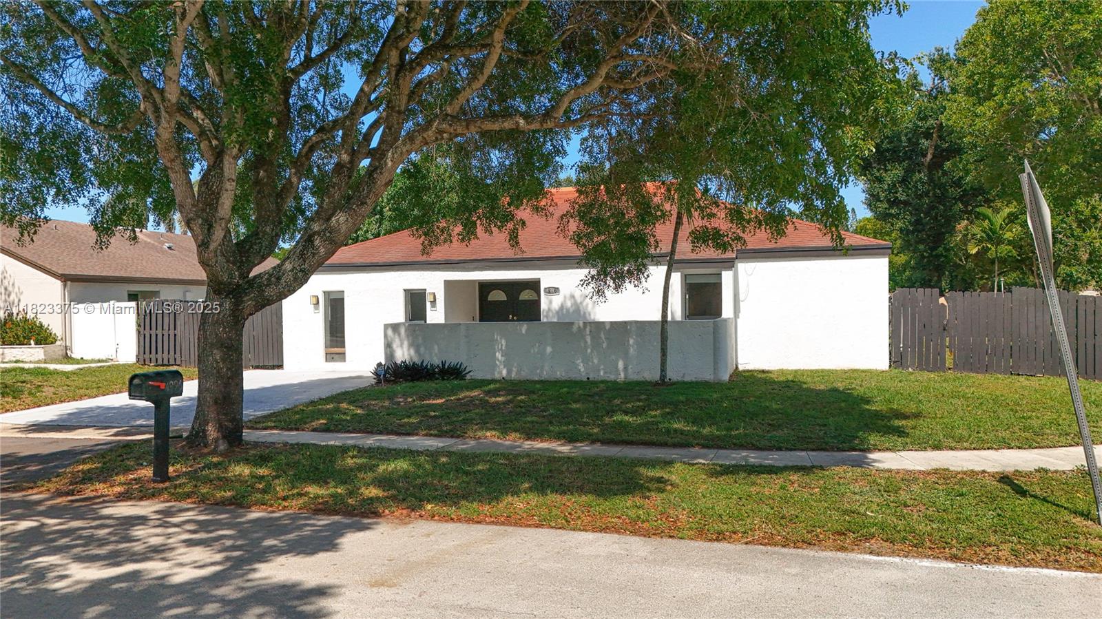See details 4996 5 / 3 2402 sq. ft. $ 2025-08-22 0 Photo