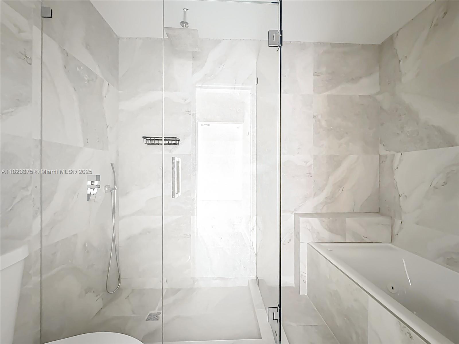 See details 4996 5 / 3 2402 sq. ft. $ 2025-08-22 0 Photo
