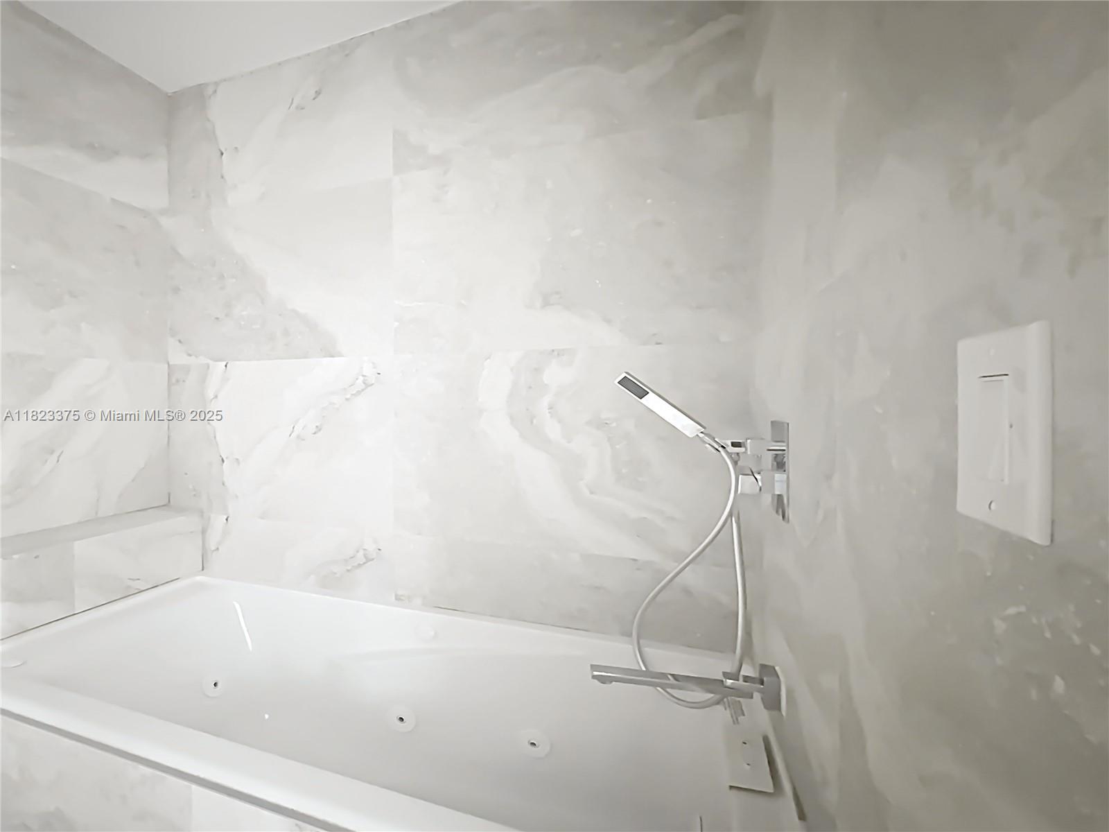 See details 4996 5 / 3 2402 sq. ft. $ 2025-08-22 0 Photo