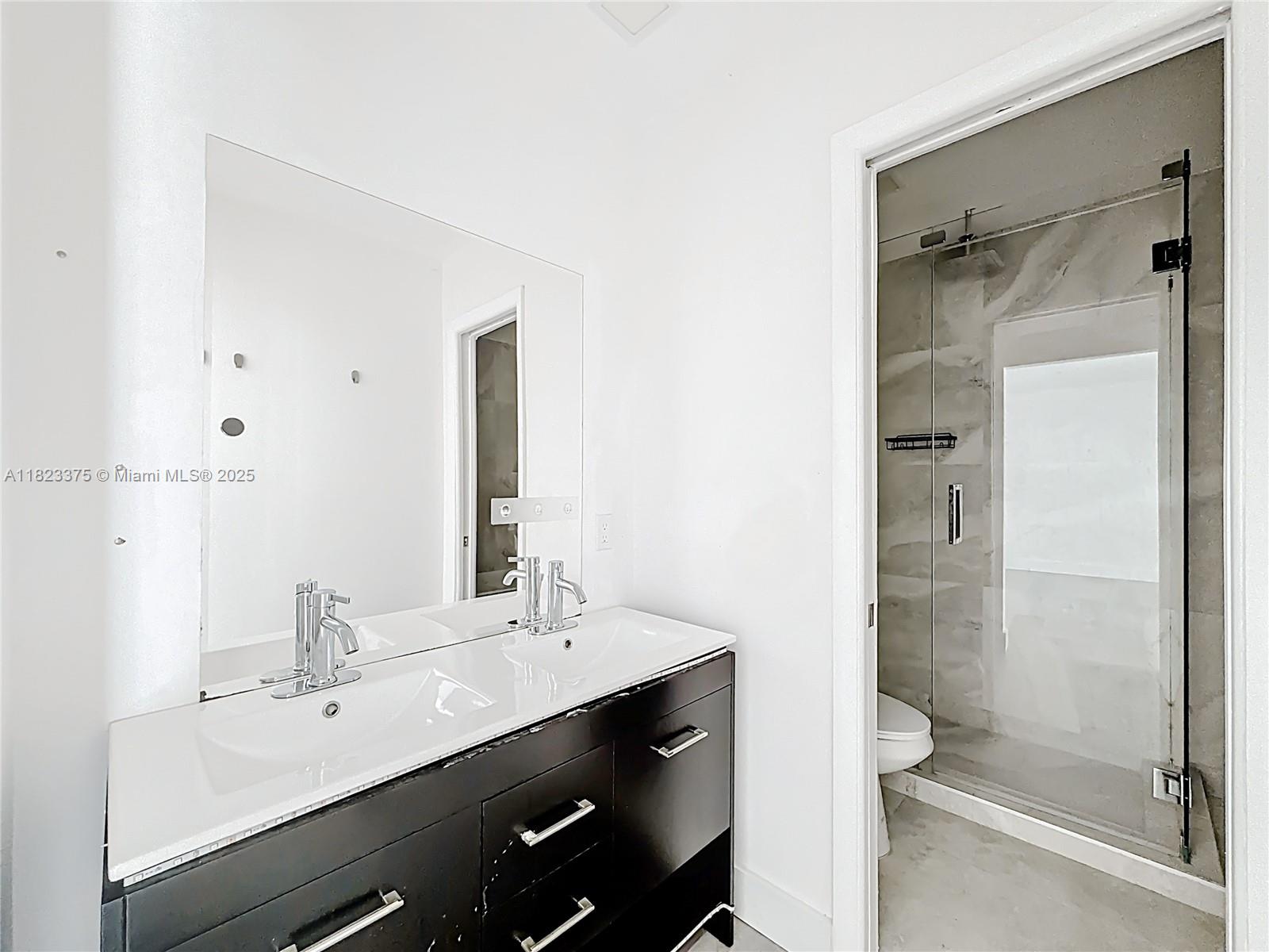 See details 4996 5 / 3 2402 sq. ft. $ 2025-08-22 0 Photo