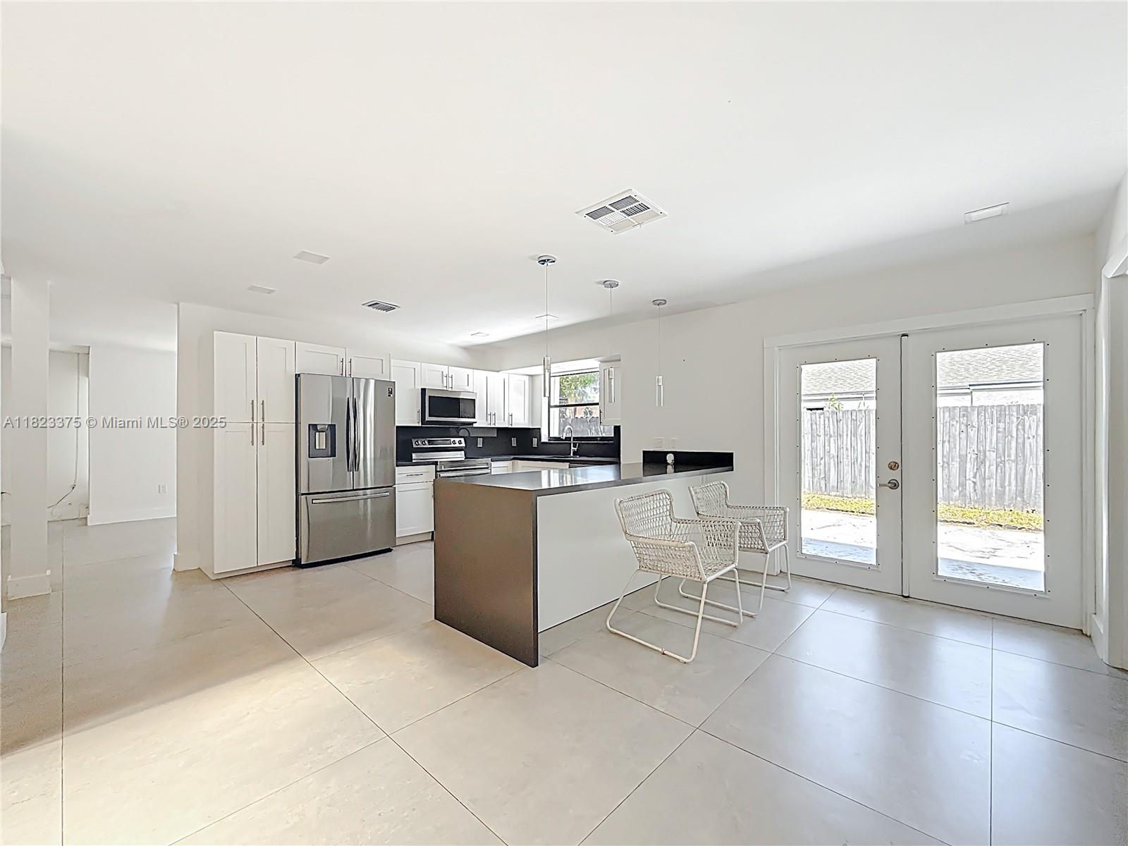 See details 4996 5 / 3 2402 sq. ft. $ 2025-08-22 0 Photo