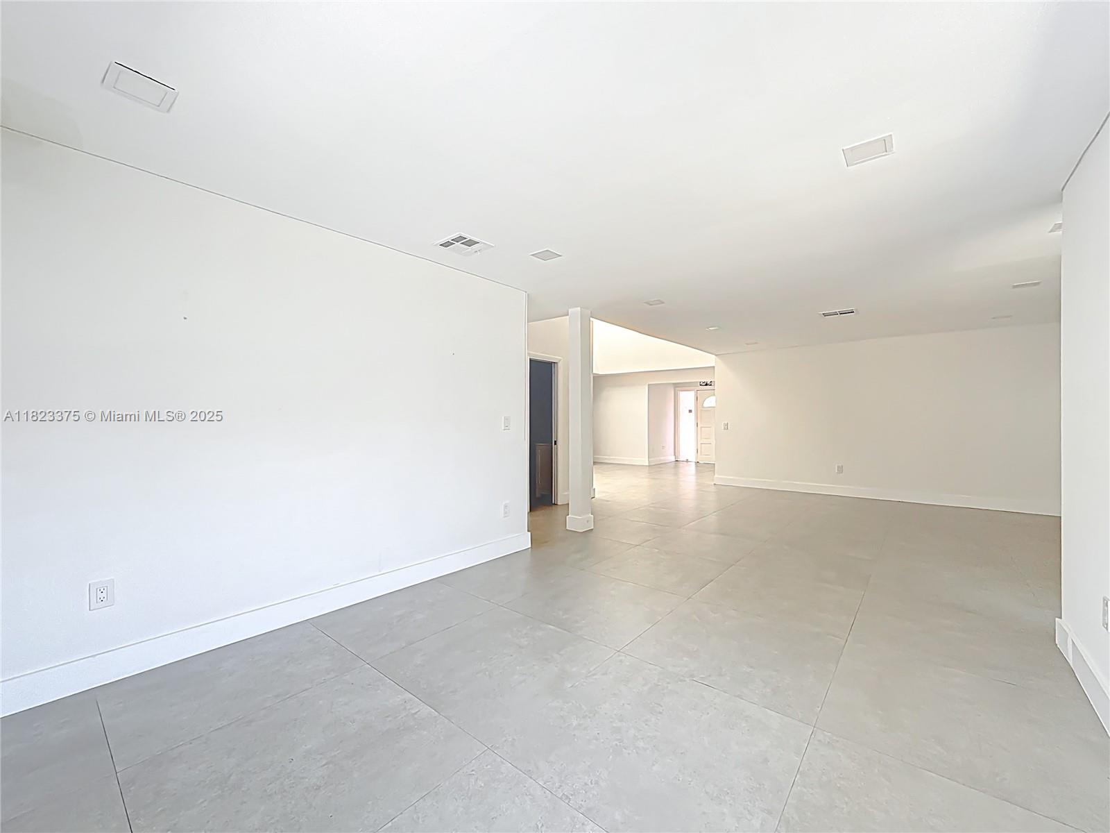 See details 4996 5 / 3 2402 sq. ft. $ 2025-08-22 0 Photo