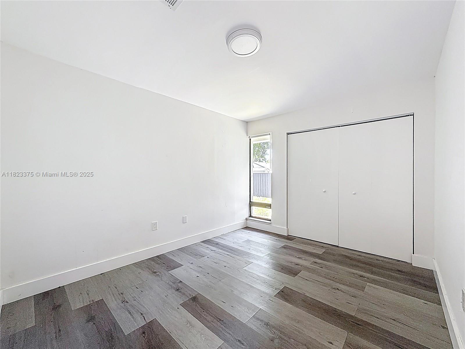 See details 4996 5 / 3 2402 sq. ft. $ 2025-08-22 0 Photo