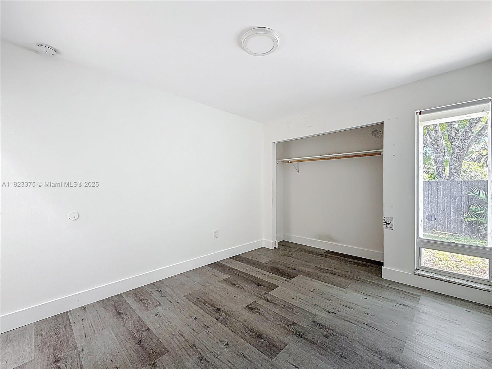 See details 4996 5 / 3 2402 sq. ft. $ 2025-08-22 0 Photo