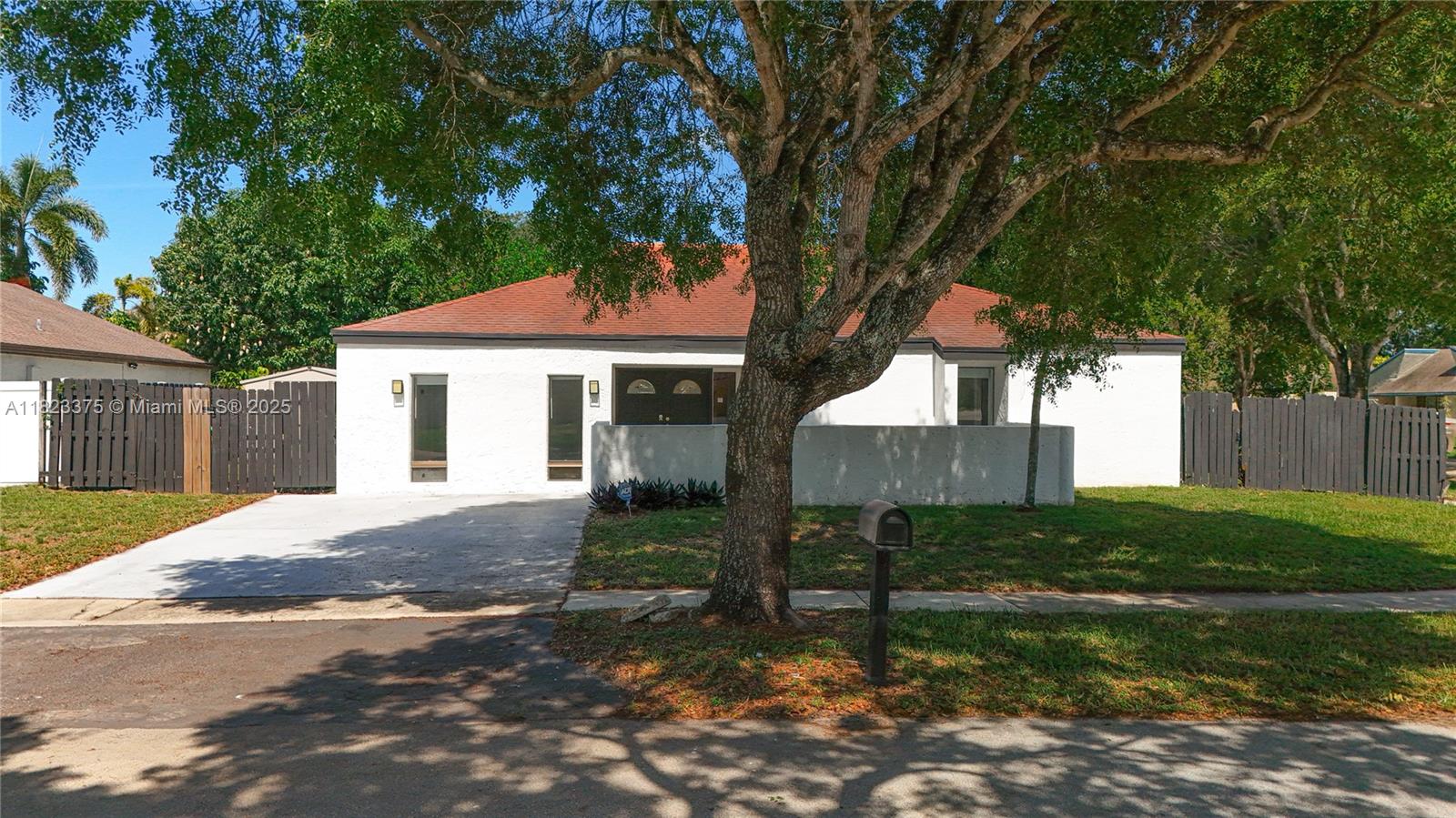 See details 4996 5 / 3 2402 sq. ft. $ 2025-08-22 0 Photo
