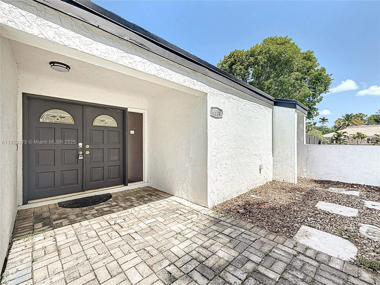 See details 4996 5 / 3 2402 sq. ft. $ 2025-08-22 0 Photo