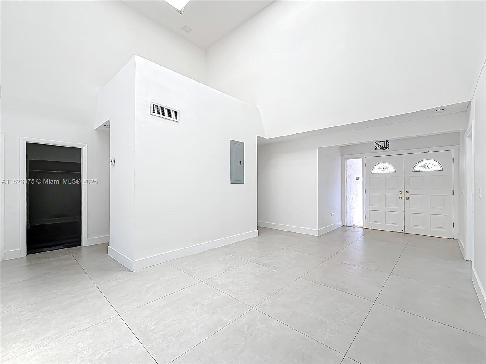 See details 4996 5 / 3 2402 sq. ft. $ 2025-08-22 0 Photo