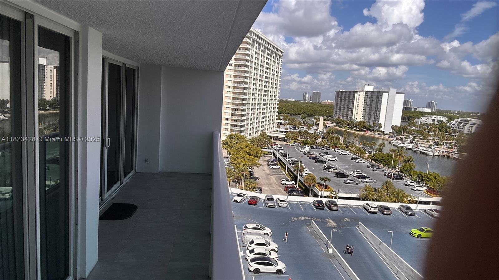 See details 1030 1 / 2 991 sq. ft. $ 2025-06-16 0 Photo