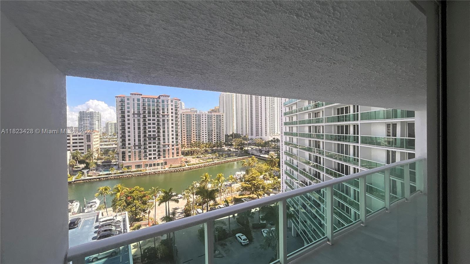 See details 1030 1 / 2 991 sq. ft. $ 2025-06-16 0 Photo