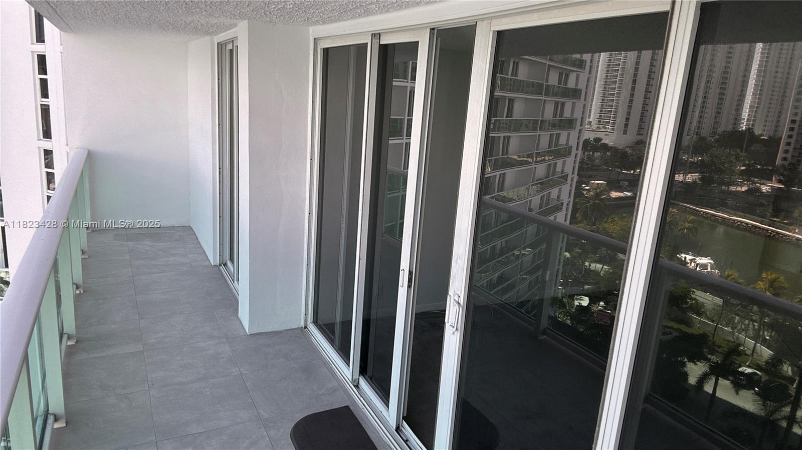 See details 1030 1 / 2 991 sq. ft. $ 2025-06-16 0 Photo