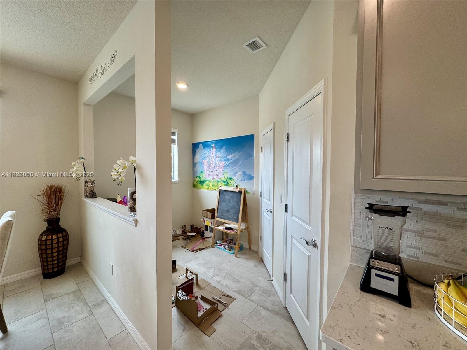 See details 1595 5 / 4 2501 sq. ft. $ 2025-06-17 0 Photo