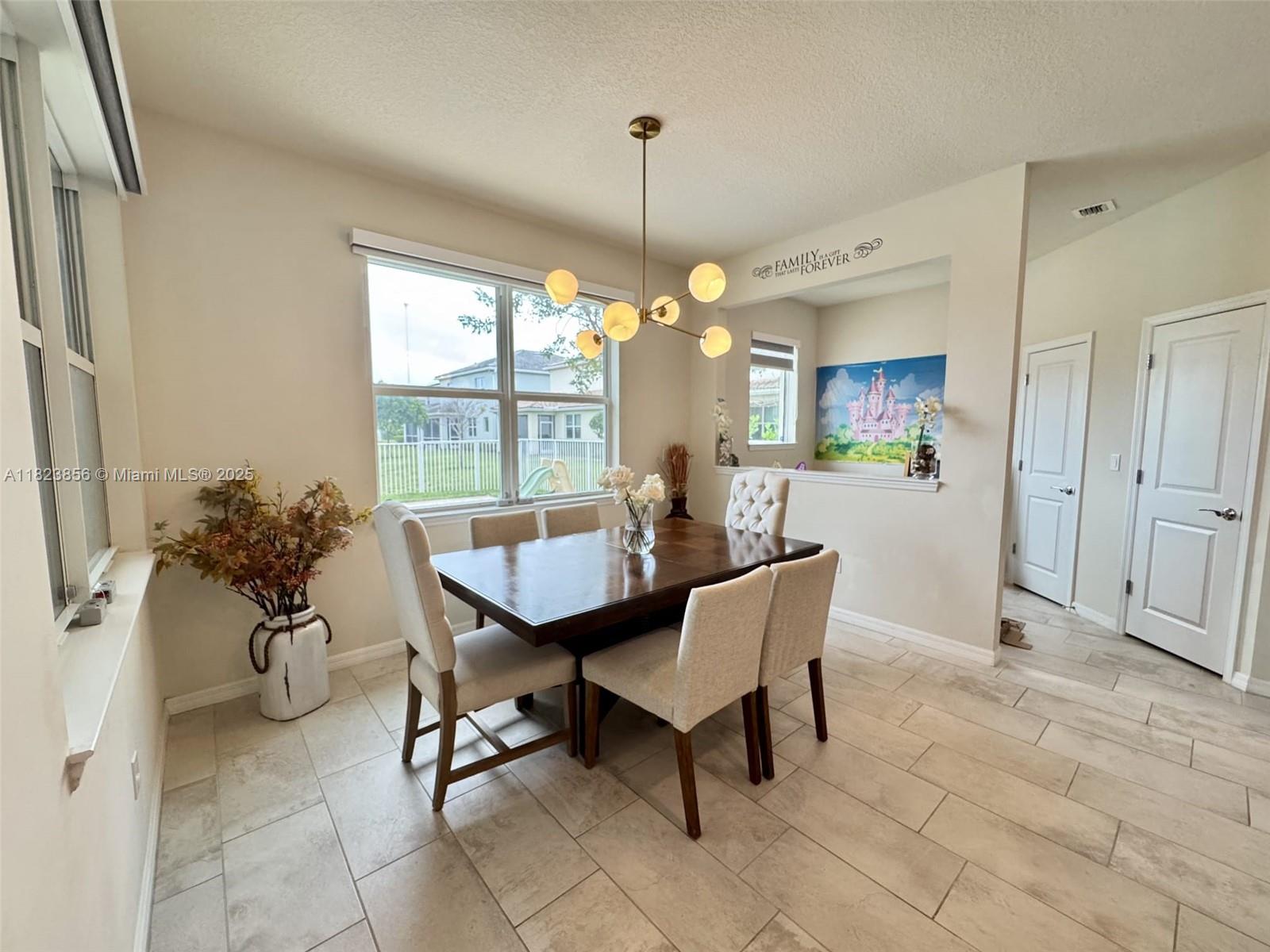 See details 1595 5 / 4 2501 sq. ft. $ 2025-06-17 0 Photo