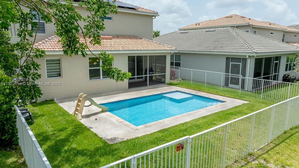 See details 1595 5 / 4 2501 sq. ft. $ 2025-06-17 0 Photo