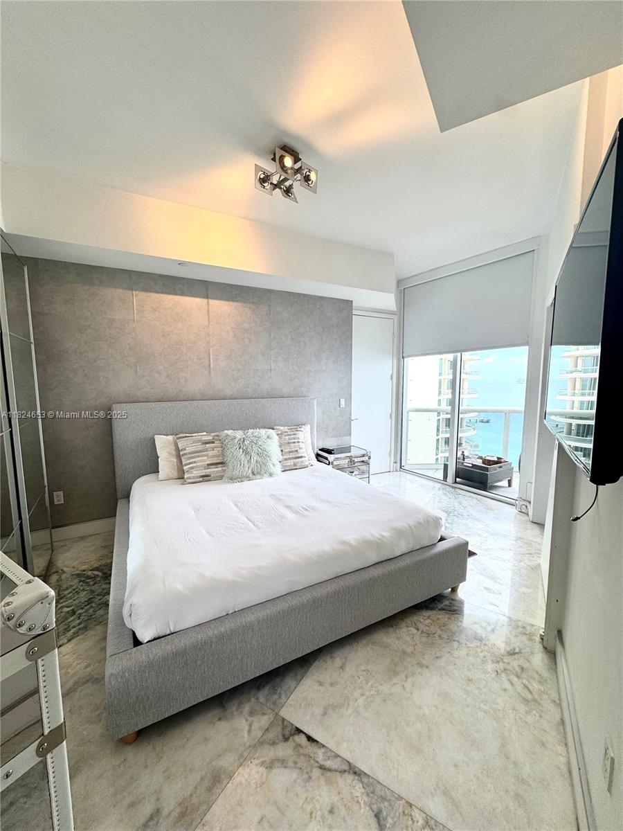 2403 2 / 3 1962 sq. ft. $ 2025-06-18 0 Photo