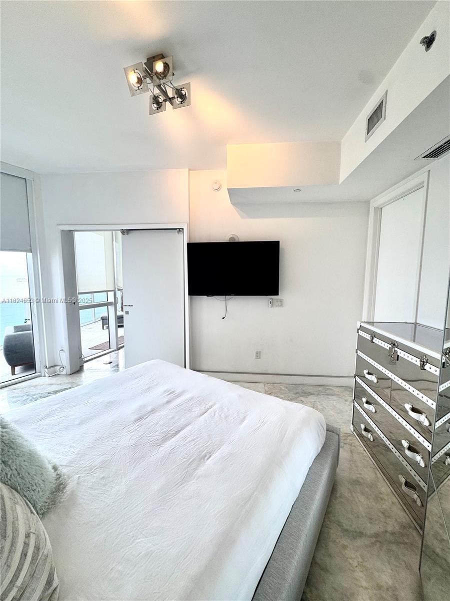 2403 2 / 3 1962 sq. ft. $ 2025-06-18 0 Photo