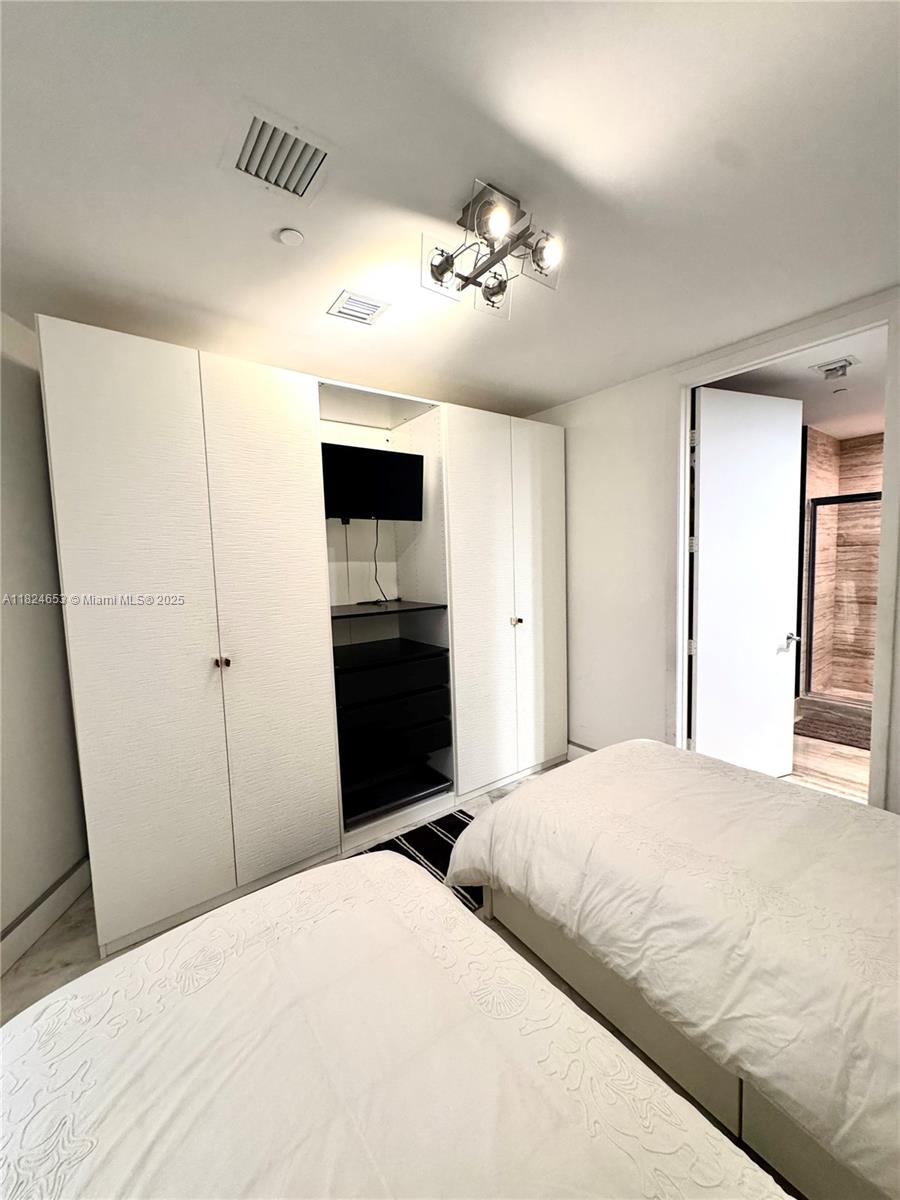 2403 2 / 3 1962 sq. ft. $ 2025-06-18 0 Photo