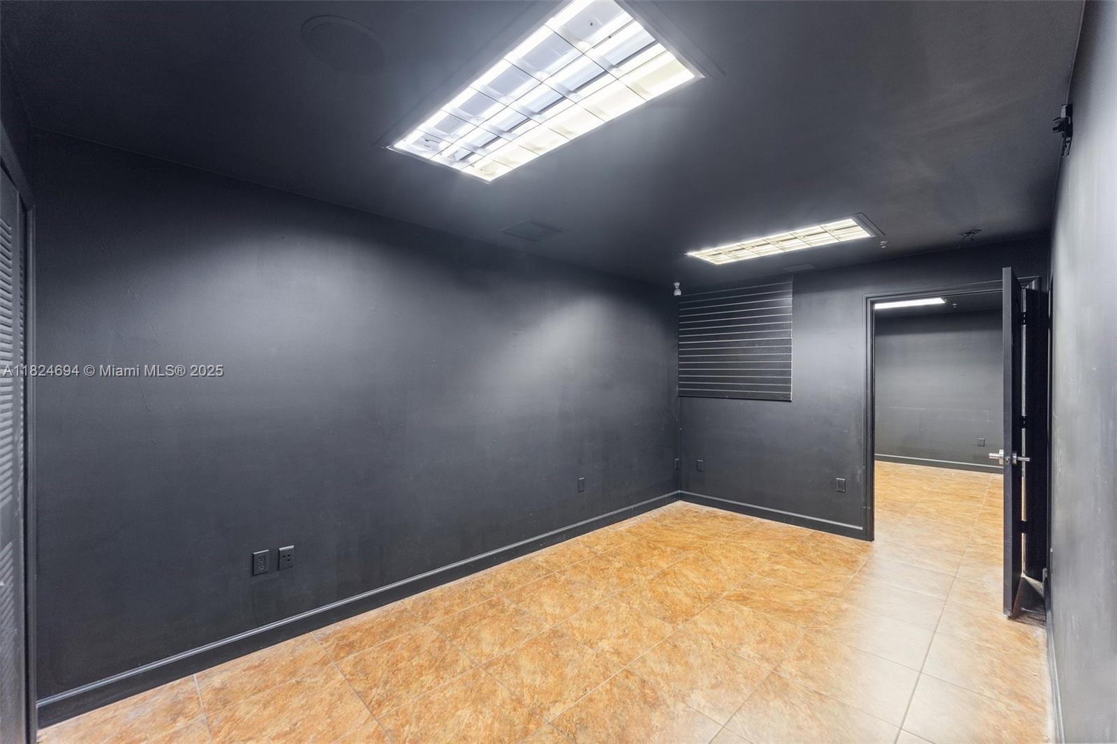 See details 33 / sq. ft. $ 2025-06-18 0 Photo