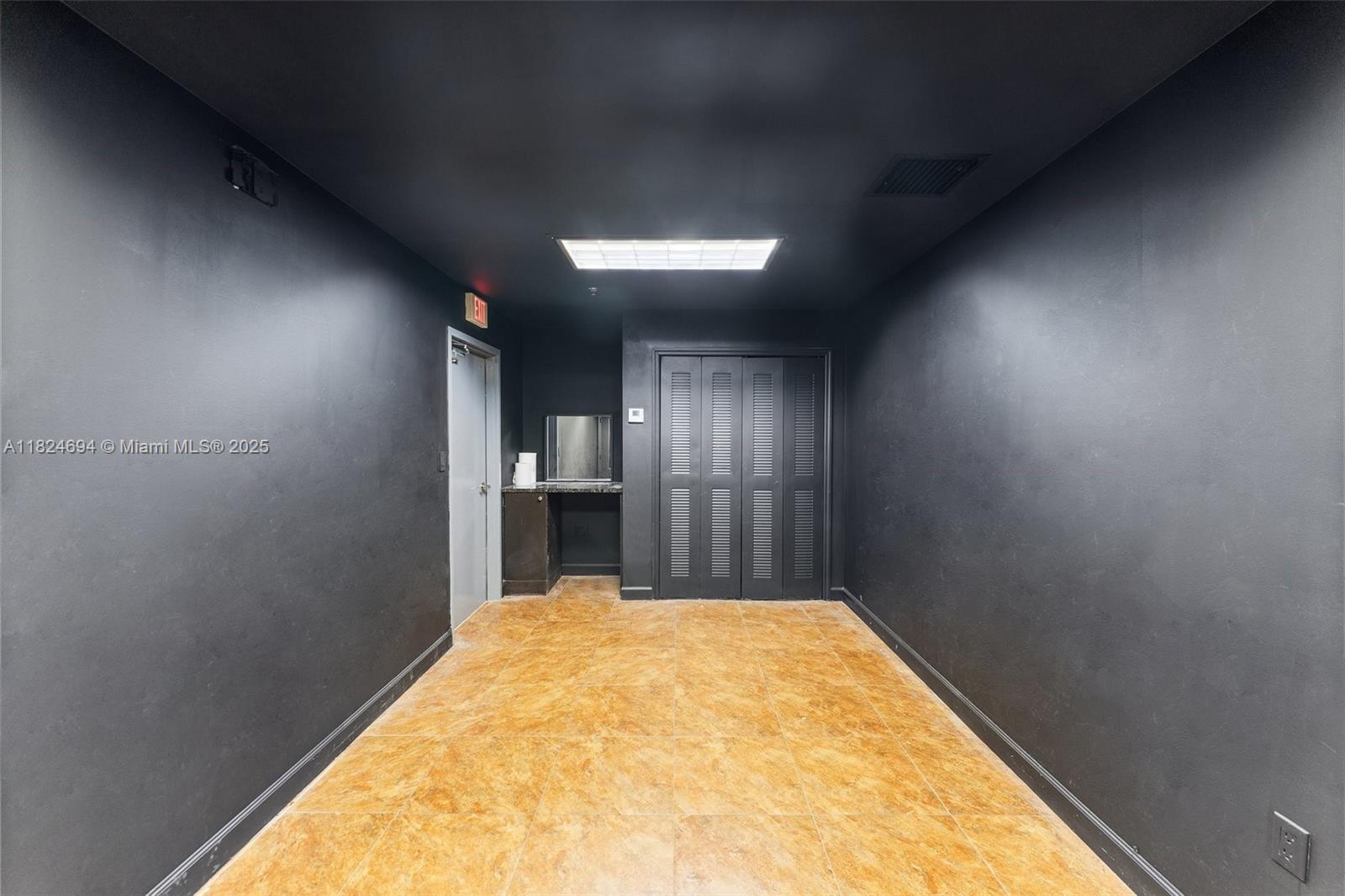 See details 33 / sq. ft. $ 2025-06-18 0 Photo