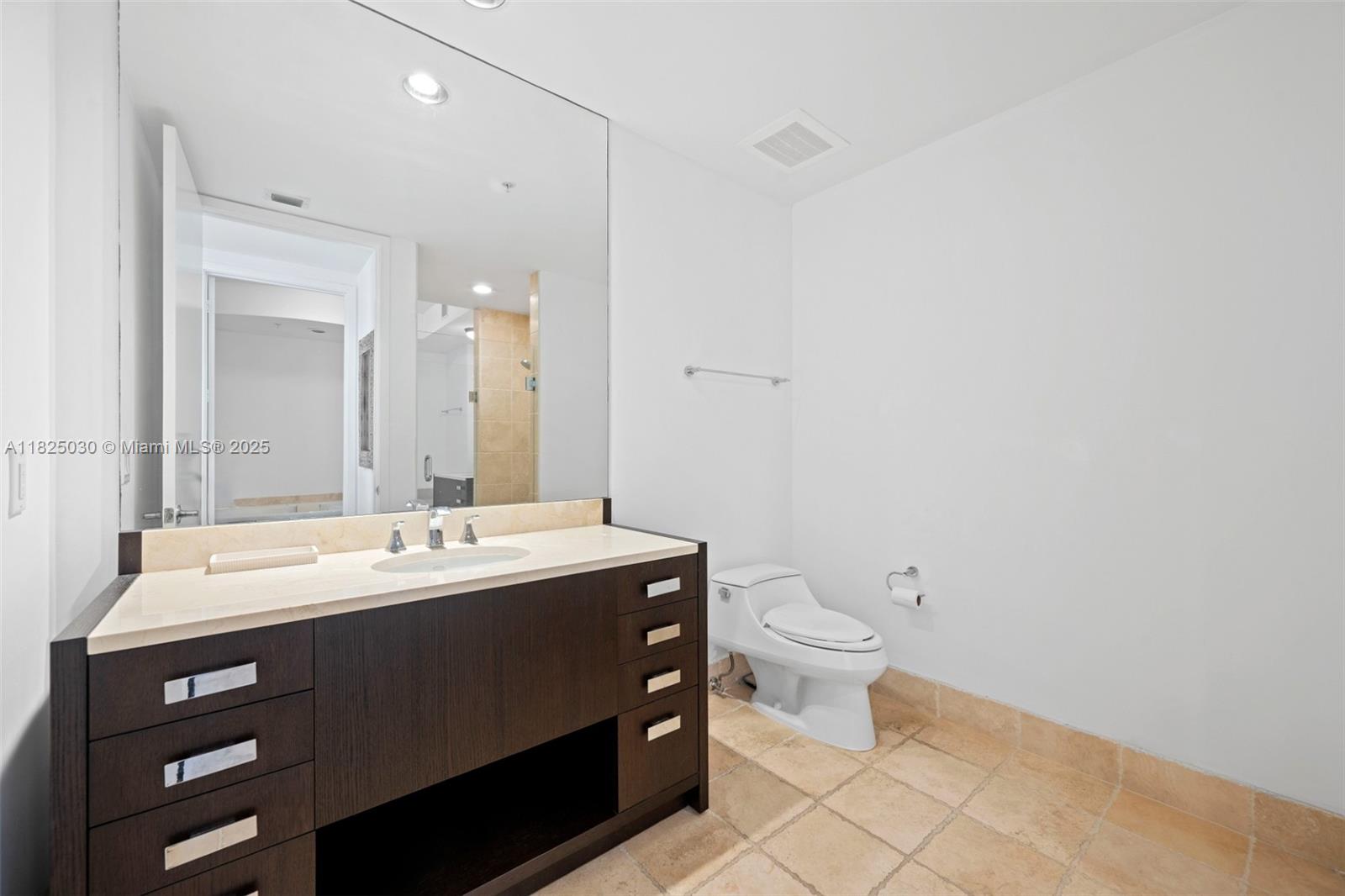See details 4705 2 / 2 1577 sq. ft. $ 2025-06-18 0 Photo