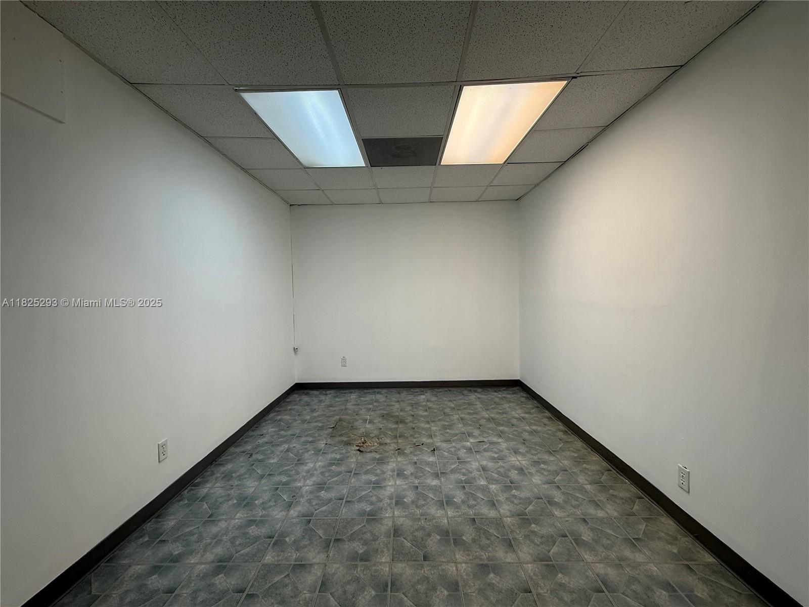 See details 916 / sq. ft. $ 2025-06-19 0 Photo
