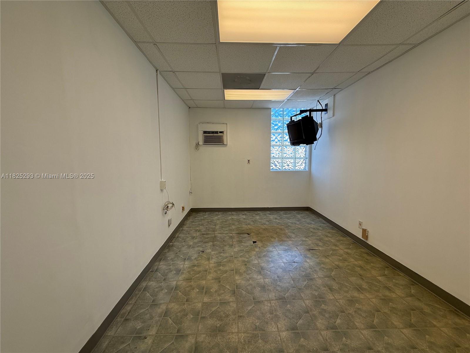 See details 916 / sq. ft. $ 2025-06-19 0 Photo