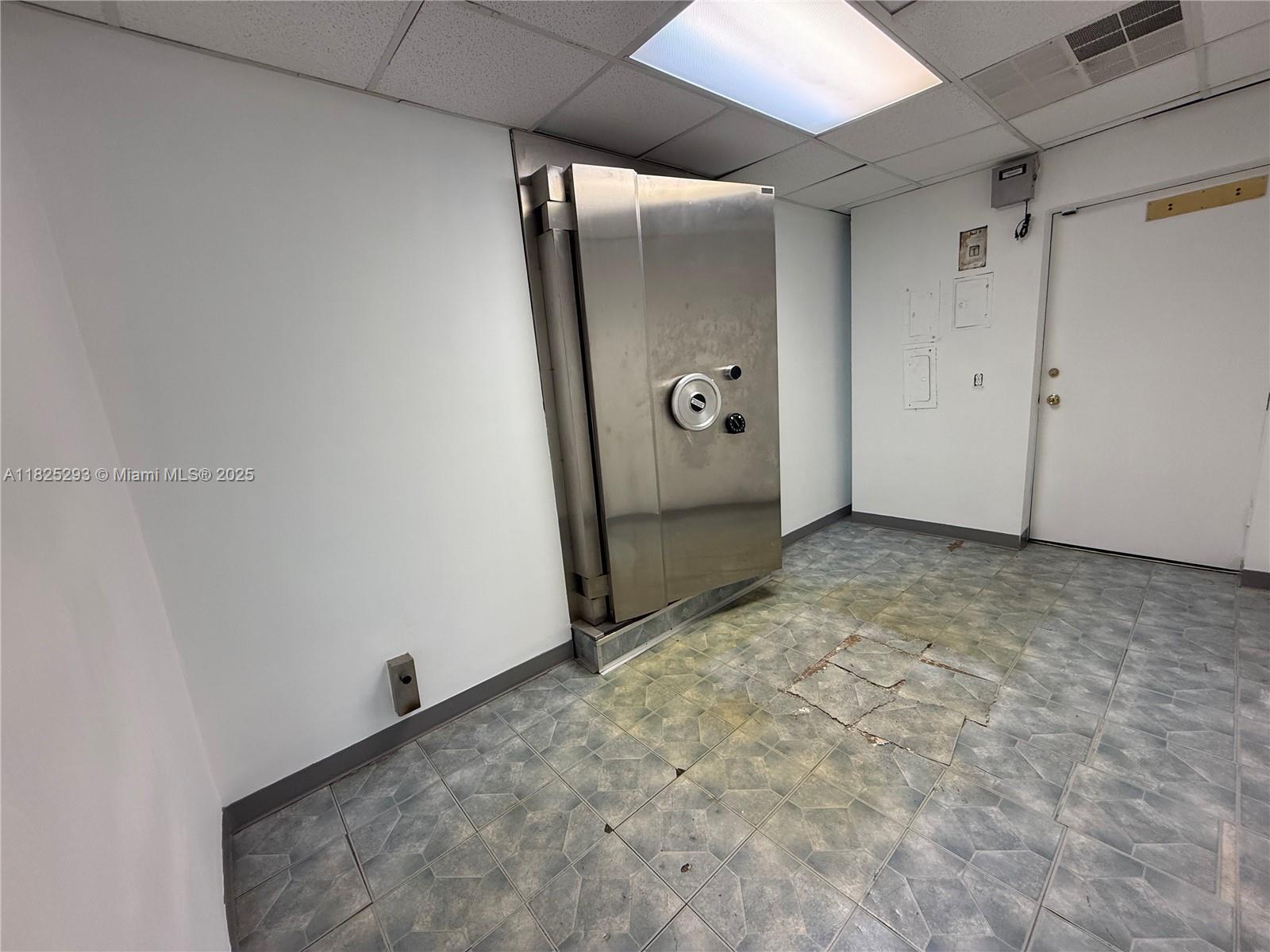 See details 916 / sq. ft. $ 2025-06-19 0 Photo