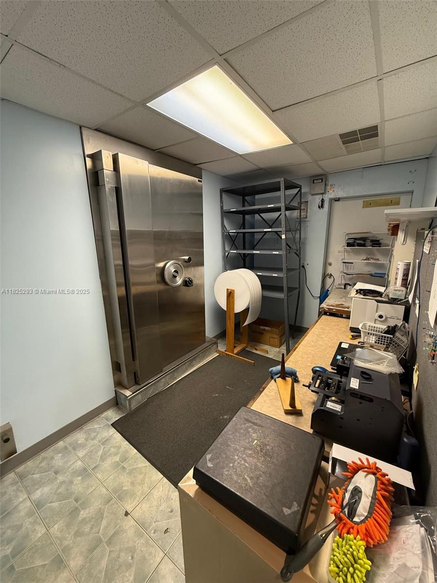 See details 916 / sq. ft. $ 2025-06-19 0 Photo