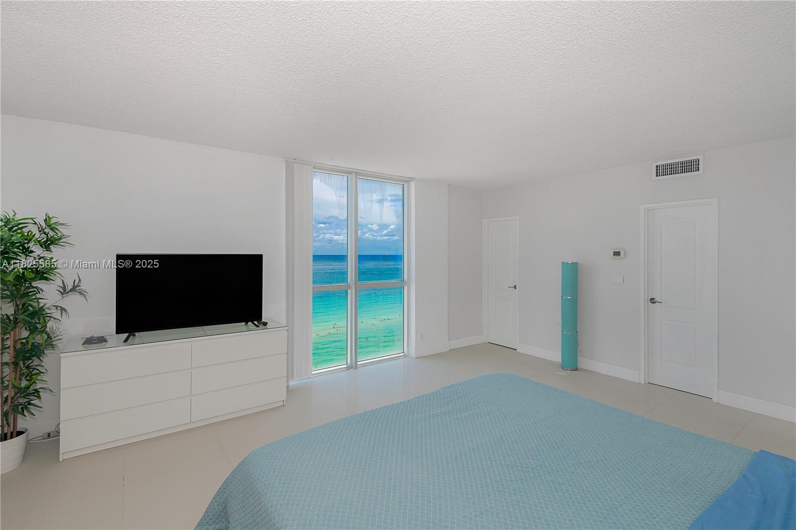 Photo of 3901 Ocean Dr  #12E, Hollywood, Florida, 33019 - 
