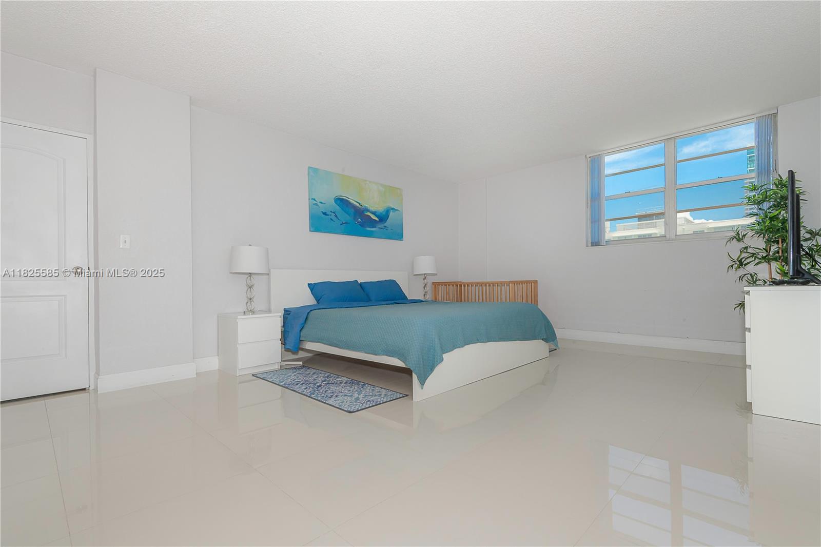 Photo of 3901 Ocean Dr  #12E, Hollywood, Florida, 33019 - 