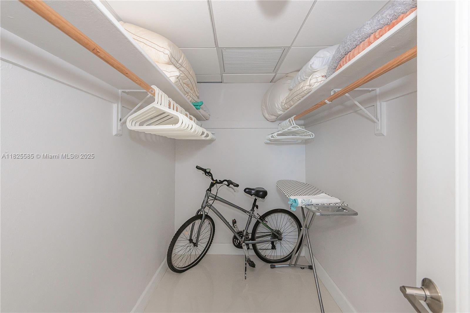 Photo of 3901 Ocean Dr  #12E, Hollywood, Florida, 33019 - 