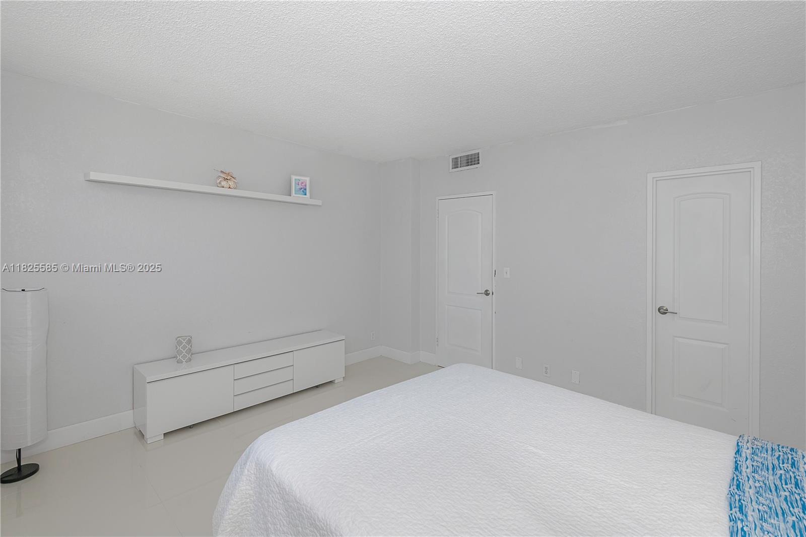 Photo of 3901 Ocean Dr  #12E, Hollywood, Florida, 33019 - 