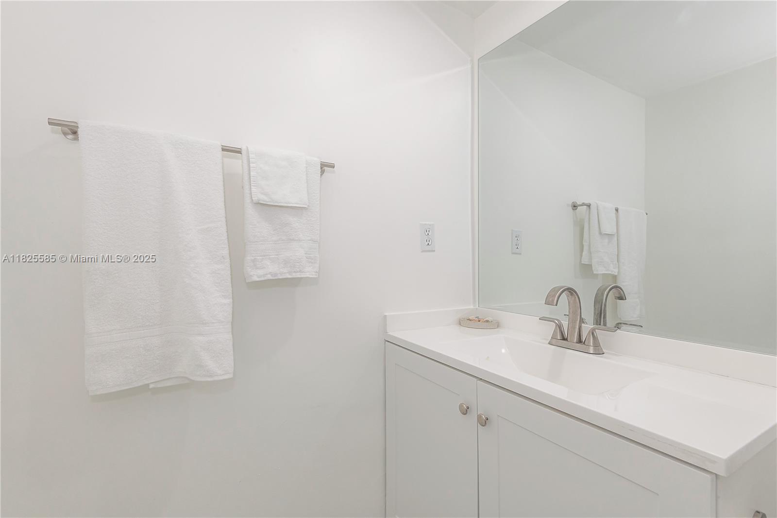 Photo of 3901 Ocean Dr  #12E, Hollywood, Florida, 33019 - 