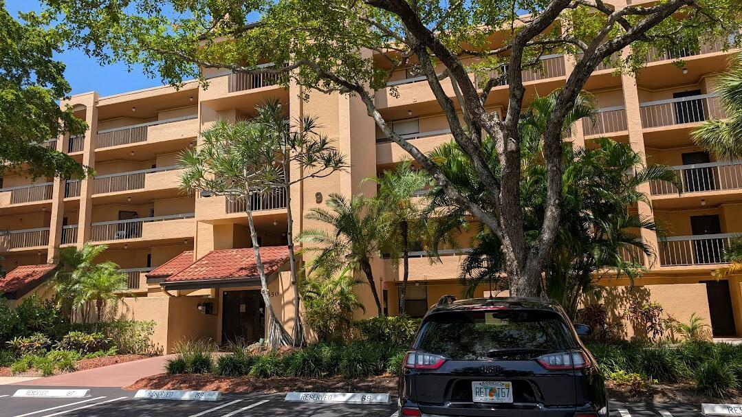 Ver detalles 9309 2 / 2 1175 sq. ft. $ 2025-10-23 0 foto