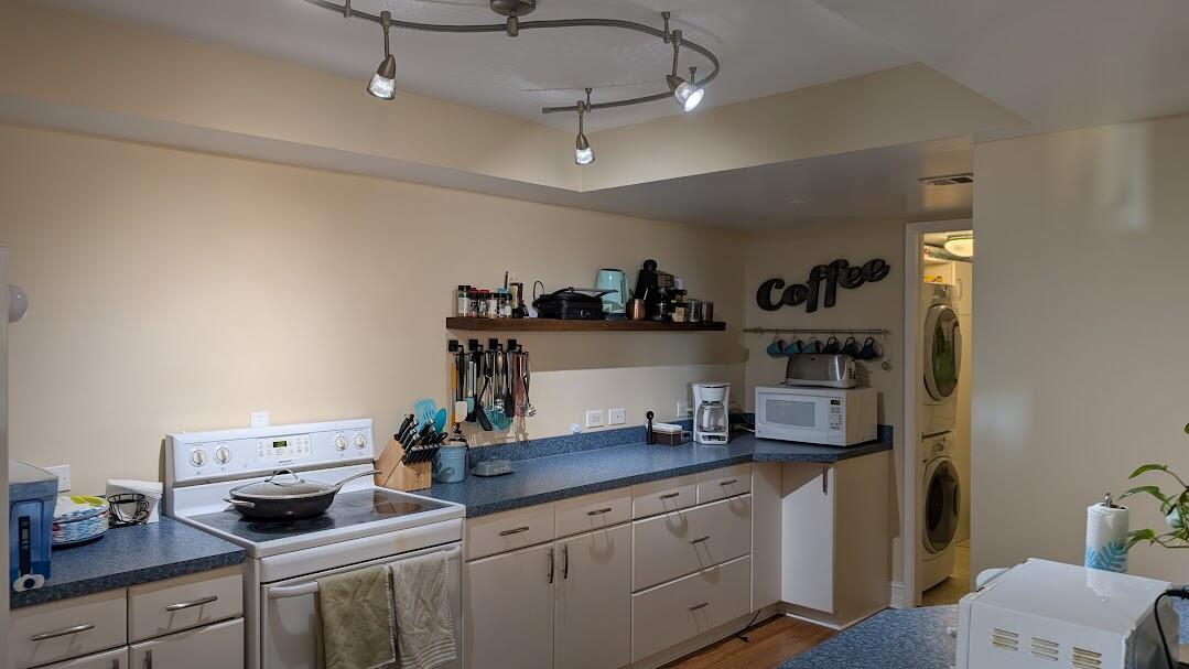 Ver detalles 9309 2 / 2 1175 sq. ft. $ 2025-10-23 0 foto