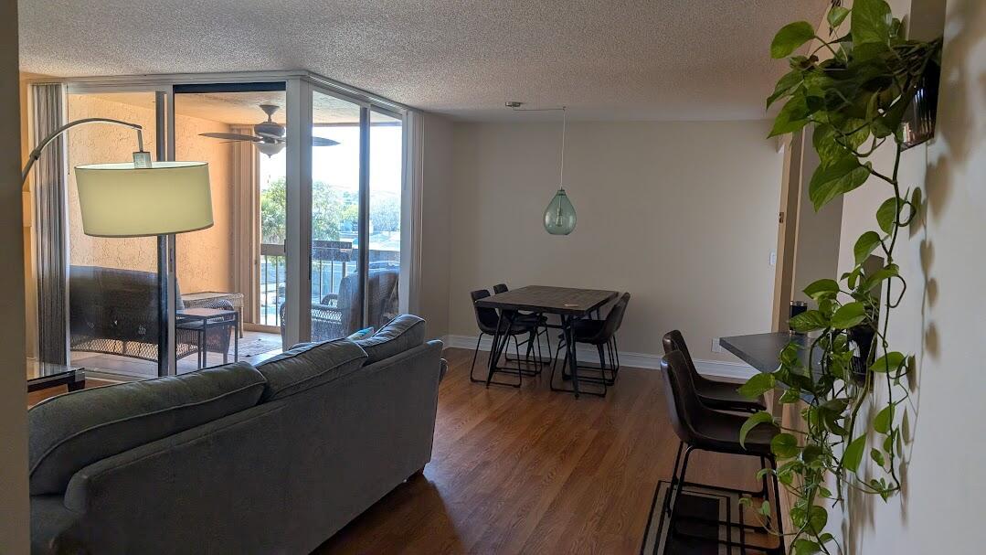 Ver detalles 9309 2 / 2 1175 sq. ft. $ 2025-10-23 0 foto