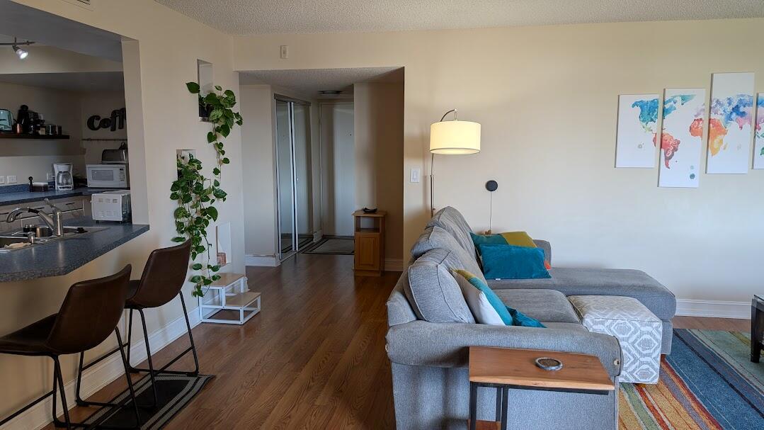 Ver detalles 9309 2 / 2 1175 sq. ft. $ 2025-10-23 0 foto