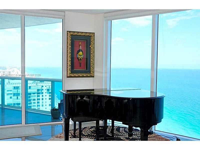 Photo of 2711 OCEAN DR  #3102, Hollywood, Florida, 33019 - Den/Family/Great Room