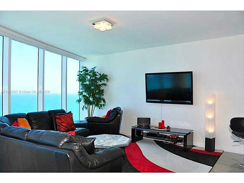Photo of 2711 OCEAN DR  #3102, Hollywood, Florida, 33019 - Den/Family/Great Room