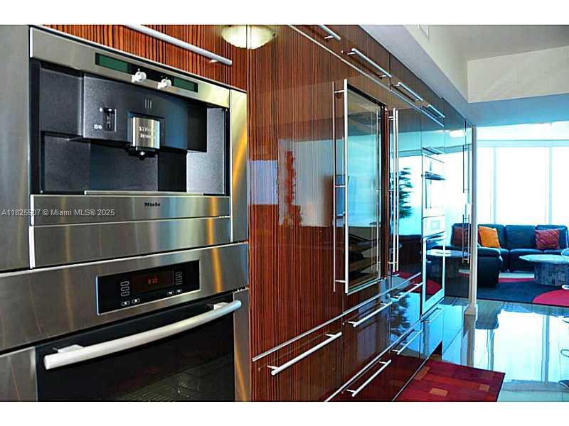 Photo of 2711 OCEAN DR  #3102, Hollywood, Florida, 33019 - Kitchen
